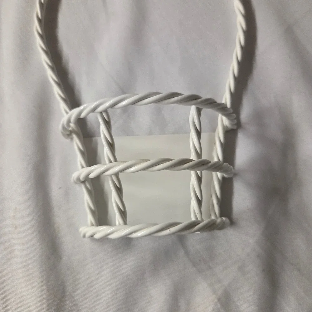 White Metal Wire‎ Wall Hanging Basket Trinket Shelf Coquette Decor